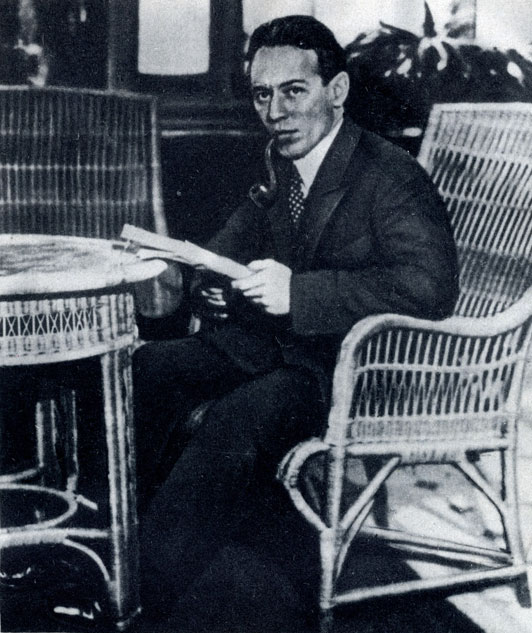 М. А. Шолохов в советском посольстве в Лондоне. 1935